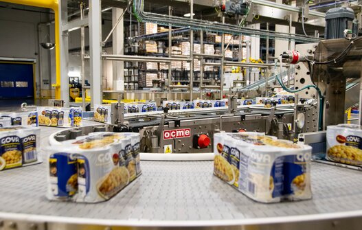 A GOYA FOODS ACELERA E ROBOTIZA SUAS LINHAS COM ROBOPAC E OCME