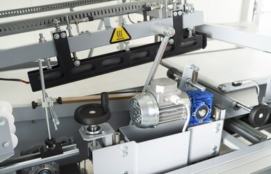 Sealing bars unit